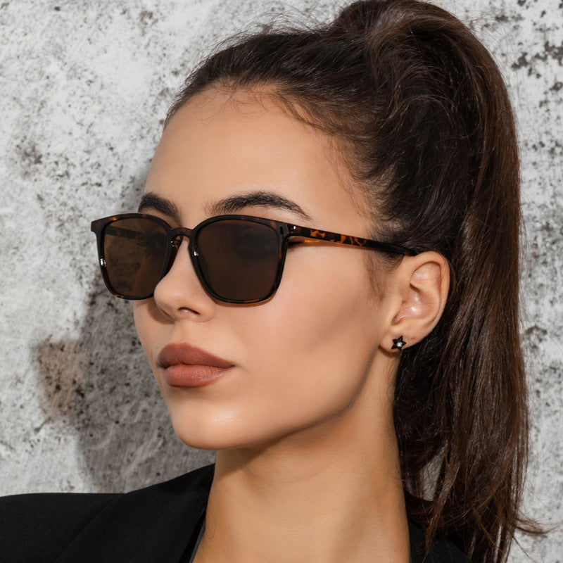 Simple Retro Square Sunglasses unisex - Emete Store